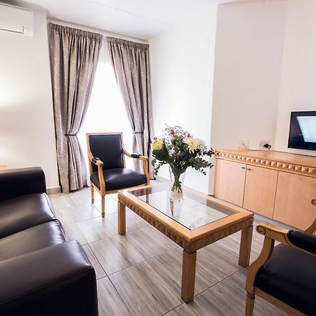 Airport Inn Executive Suites เคมป์ตัน พาร์ค ภายนอก รูปภาพ